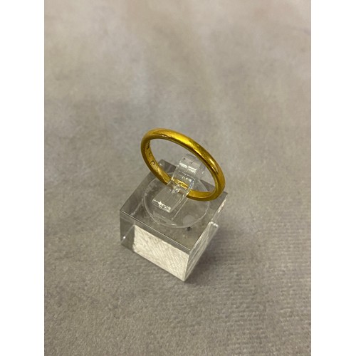 221 - A 22ct. gold wedding band