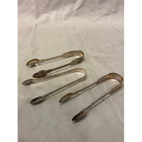 148 - A pair of plain George III silver sugar tongs - London 1796, makers marks for Thomas Wallis II, a pa... 