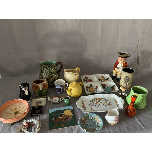 124 - A Clarice Cliff Crocus pattern preserve jar  (af), a Toby jug in a red coat, a Yardley soap dish, Ay... 