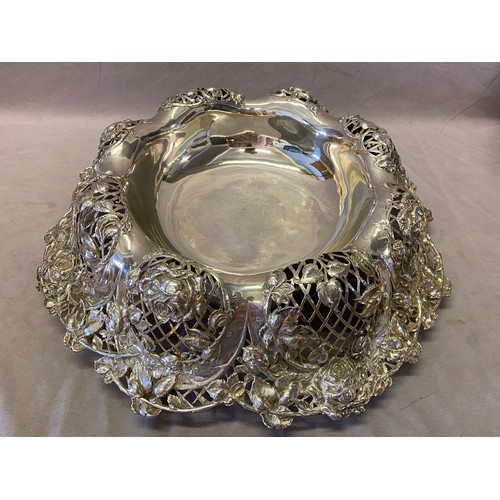 205 - A Gorham Ltd. sterling silver centre piece decorated all round with repousse decoration of roses, le... 