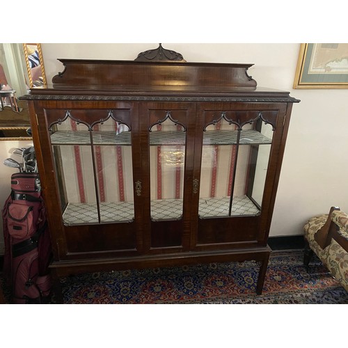 71 - A 1920's mahogany Chippendale style display cabinet with low raised back, carved edge, fitted two gl... 