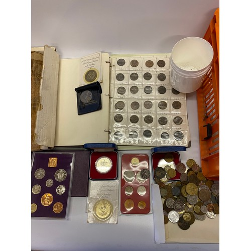 330 - A large quantity of coins including commemorative coin for Day Of The Concorde, coinage of Great Bri... 