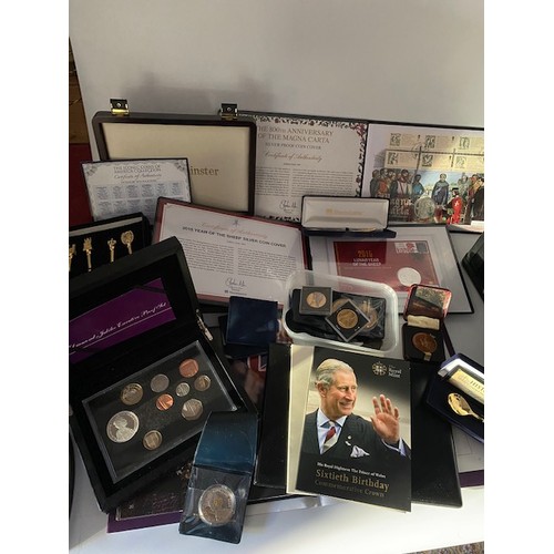 318 - A selection of commemorative coins including crowns, Prince of Wales Sixtieth Birthday Commemorative... 