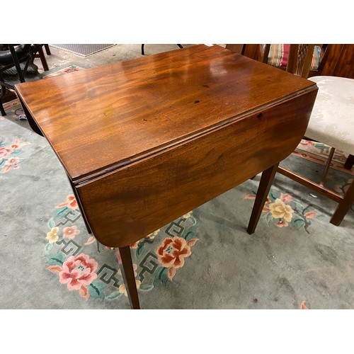 1055 - A Georgian mahogany Pembroke table fitted drawer opposed by dummy drawer, raised on chamfered legs -... 