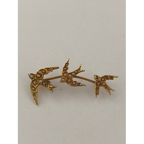 274 - A 15ct. gold bar brooch set in seed pearls with three swallows (bar missing), in fitted leather box