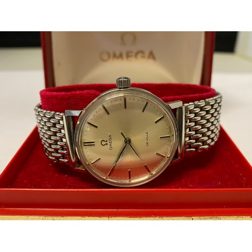 228 - A gentleman's Omega De Ville wristwatch in a stainless steel case, on later stainless steel bracelet... 