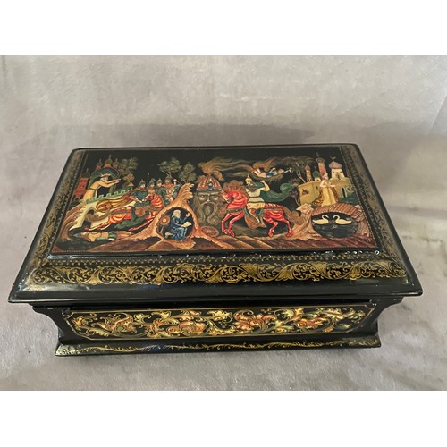 276 - A large Russian papier mache jewellery box, the lid decorated with Persian figures on horseback - 9i... 