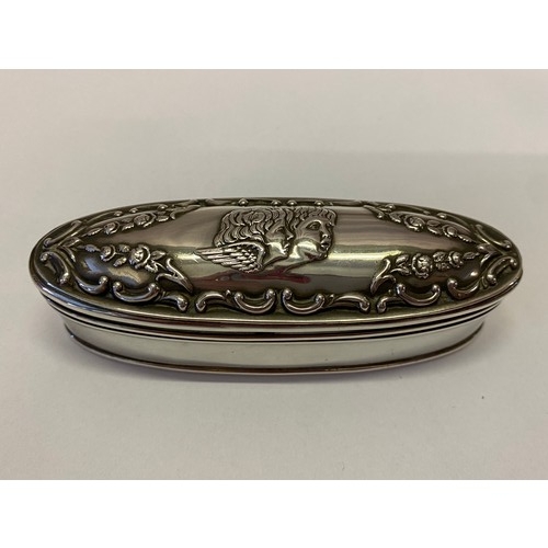 190 - An oval silver ring box, the lid decorated with two angels heads - Birmingham 1903