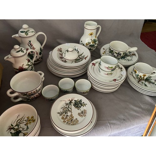 174 - A quantity of Villeroy and Boch Botanica pattern dinner and tea wares