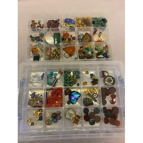 208 - A selection of loose beads, pieces of polished agate, scarabs etc..