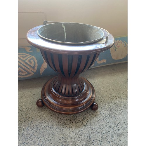 53 - A Regency design mahogany jardiniere stand with brass liner, curved splat sides, on circular base wi... 