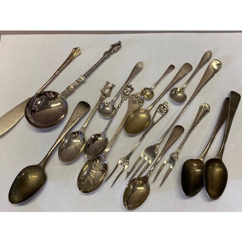 191 - A silver pickle fork, twelve other silver spoons, two silver olive forks and a silver butter knife