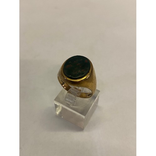 285 - A gentleman's signet ring set bloodstone, on a 9ct. gold shank