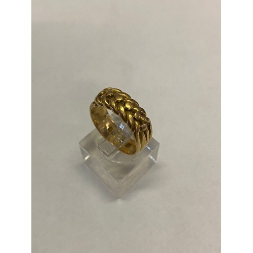 287 - A gentleman's 9ct. gold keeper ring