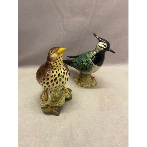 138 - Two Beswick models of birds - Lapwing 2416 and Song Thrush 2308