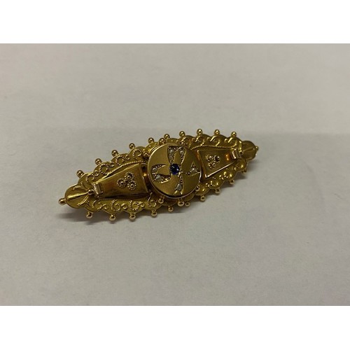 301 - A Victorian 9ct. gold brooch of lozenge design set to the centre with sapphire and seed pearls