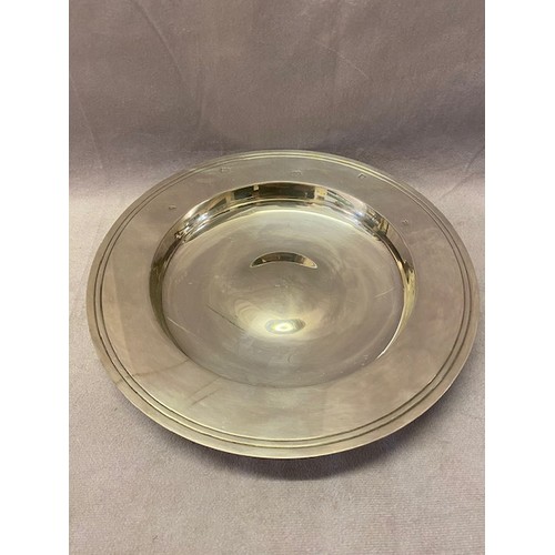 234 - An Asprey and Garrard heavy silver Armada style dish with reeded border - London 2000 - 8 3/4in. dia... 