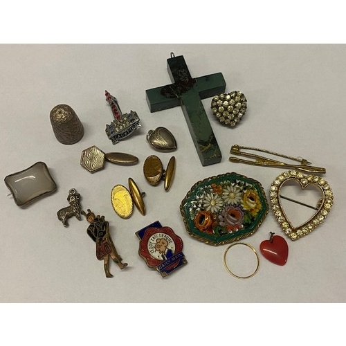 309 - A polished agate cross, two paste set heart shaped brooches, a silver thimble, an Italian micromosai... 