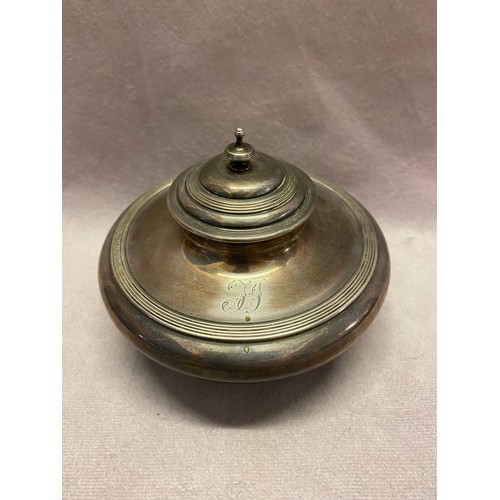 179 - A compressed spherical inkwell with reeded decoration - London 1905