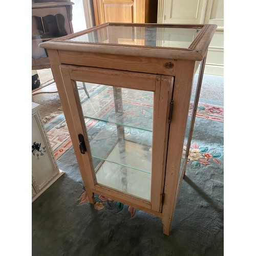 A square pine display with glass panelled top, door and sides