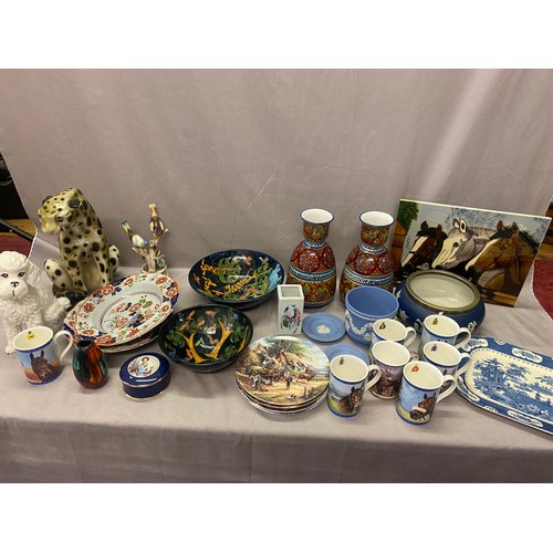 104 - A selection of decorative wall plates, an Adam pottery fruit bowl, a small Wedgwood jardiniere, two ... 