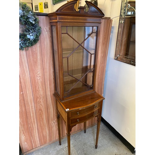 49 - An Edwardian mahogany and satinwood crossbanded display cabinet, the upper part with broken pediment... 