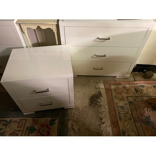 96 - A pair of modern white lacquered chests, each fitted three wide drawers - 31in. wide and a matching ... 