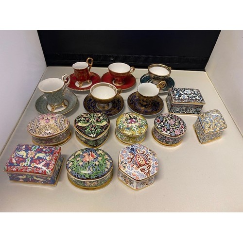 142 - A collection of William Morris Collection fine bone china trinket boxes together with a selection of... 