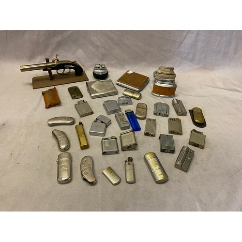 239 - A selection of Ronson and other cigarette lighters