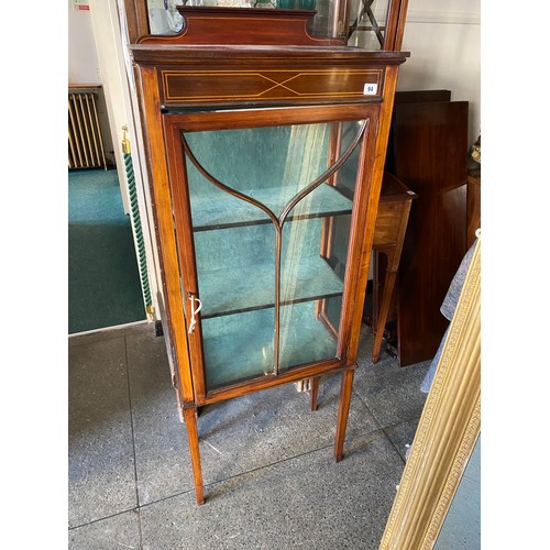 94 - An Edwardian mahogany and satinwood line inlaid display cabinet with low raised back, glass door, on... 