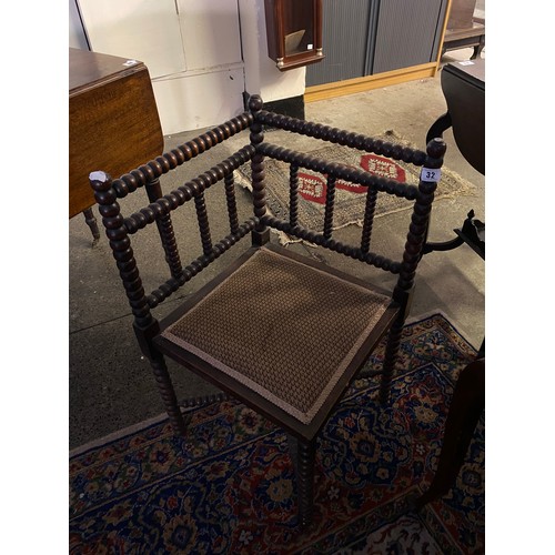 32 - An oak corner chair with bobbin turned frame