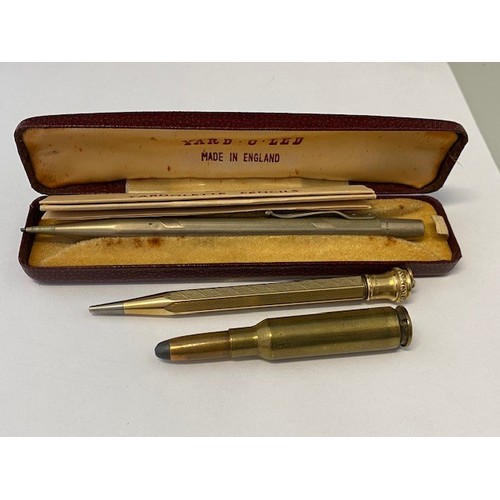 299 - A Yard O Led propelling pencil in an engine turned Platinine case, in original fitted case, a propel... 