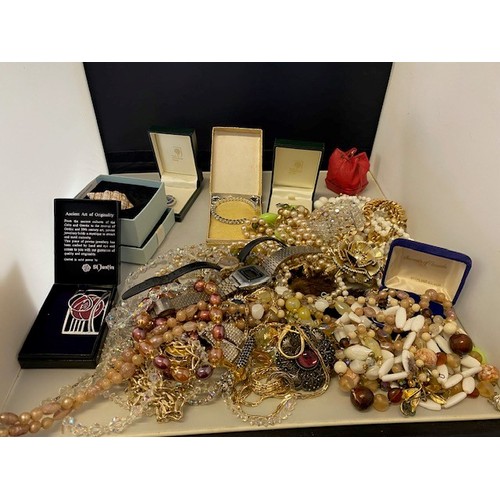 242 - A selection of costume jewellery including Ciro pearls, Royal Horticultural Society brooch and match... 