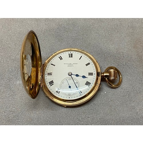 252 - A gentleman's pocket watch retailed by William Owen of Leeds, white enamel dial, seconds dial, in a ... 