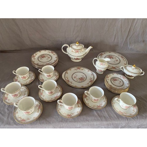 A Royal Doulton Canton pattern part tea service comprising teapot