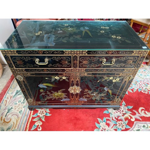 20 - A reproduction black Chinoiserie decorated dining table with extra centre leaf, the top decorated wi... 