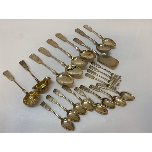 225 - A selection of Finnish silver flatware with shell pattern handles