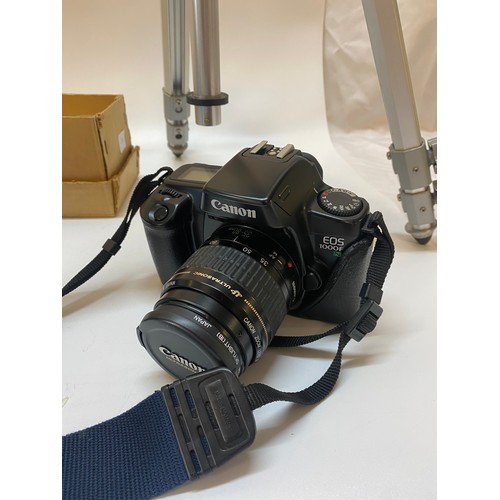 250 - A Cannon EOS1000/100 F Hama camera with tripod in carrying bag