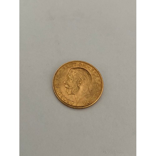 266 - A gold sovereign dated 1915