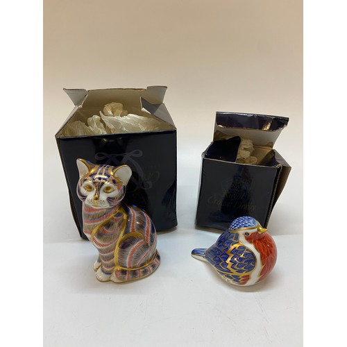 114 - Two Royal Crown Derby paperweights - Cat and Robin, both boxed