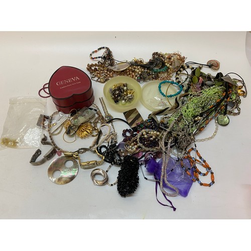 162 - A selection of costume jewellery including necklaces, wristwatch etc..