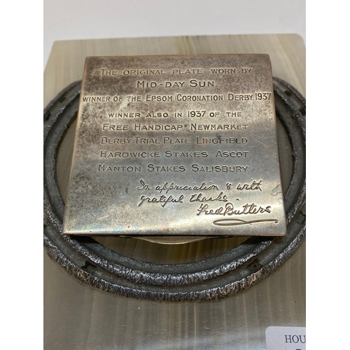 136 - An onyx desk paperclip with horse shoe and silver clip