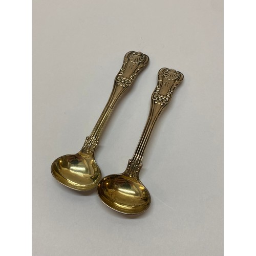 259 - Two Scottish Georgian silver cruet spoons with Kings pattern handles - Glasgow 1824, makers marks fo... 