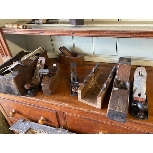 51 - A mahogany carpenters chest with rope carrying handles, fitted with a selection of hand tools includ... 