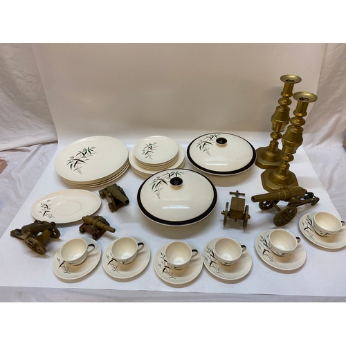 147 - A Royal Doulton Bamboo part coffee and dinner service comprising:- six dinner plates, six cheese pla... 