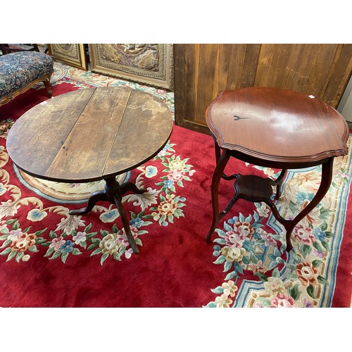 75 - A Georgian oak occasional table with circular hinged top, turned column, on three downswept legs - 3... 