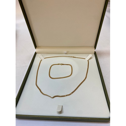 187 - A 9ct. gold necklace and matching bracelet, in fitted box