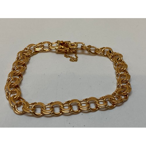 190 - A heavy gold bracelet of double link form
