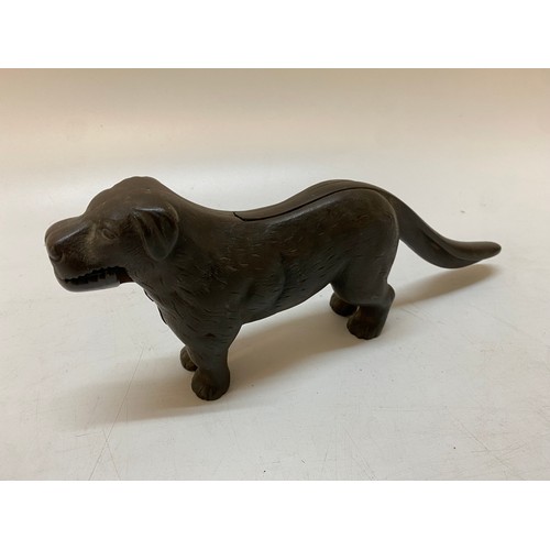 207 - A pair of cast iron nutcrackers in the form of a dog