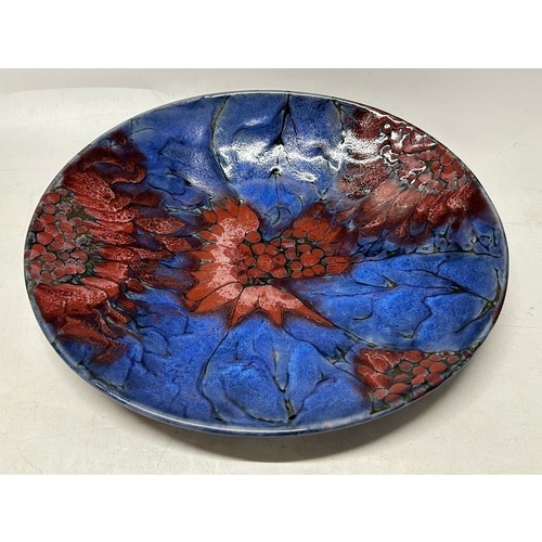 91 - Sue Fisher.  An oval dish entitled Leaves and Flowers 2011 no.210 - 13in. dia. and a plate in the fo... 